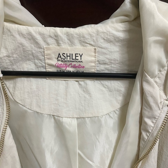 Windbreaker jacket and casual coat - Picture 4 of 7